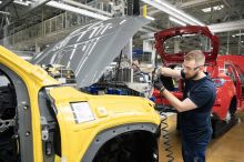 Průměrná mzda v Česku je přes 50 tisíc. Jaké profese na ni dosáhnou v auto-moto?