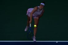 Nosková podlehla po bitvě Sabalenkové, Siniaková postoupila do semifinále čtyřhry