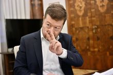 Ukrajinci stojí stát miliardy, tvrdí Okamura. Pravdou je opak - plní rozpočet