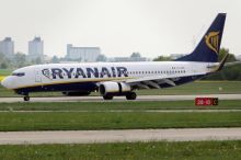 Šéf Ryanairu zpochybnil, že by podtlak vysál muže z rozbitého okna letadla