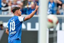 Hložek je zpět, dvěma góly zničil Stuttgart. Schick umlčel Augsburg geniální patičkou