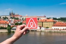 Kdy mohou města omezit Airbnb? EU navrhla pravidla pro boj s krizí bydlení