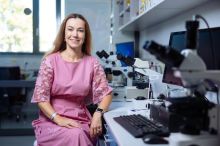 Mladí neumí pozvat na kafe, muži přicházejí o výzvy i spermie, říká bioložka