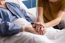 „Udělala jsem chybu,“ plakala seniorka. Rodina pochybuje o jejím souhlasu s eutanázií