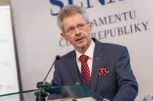 Vystrčil v Senátu ocenil sedmnáct osobností. Medaili si odnesl Pastrňák nebo ekonom Švejnar