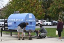 Voda v oblasti Odolena Voda stále není pitná, ranní vzorek z Máslovic nevyhověl