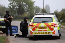 Policie u vojenské základny výbušniny nenašla, pětici podezřelých propustili