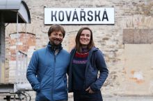 Z Káhiry koupil ruinu v Krušných horách. Dnes na její opravu vydělávají noclehy ve vagonech