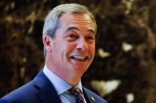 Británie obvinila muže z přípravy útoku na Farage. Sedí ve vazbě za vraždu političky