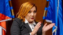Stát hospodaří v minusu, obce rekordně spoří. Po volbách vypukne hra o miliardy