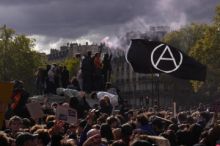 Ve Francii pokračují studentské protesty, v Paříži policie použila vodní děla