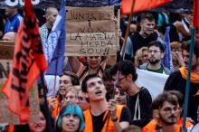 Násilí v ulicích Barcelony na vlastní oči. Zpravodaj Aktuálně.cz popisuje horké dění