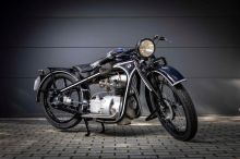 Vzácná BMW, Porsche za miliony i retro Jawa. Blíží se dražba auto-moto legend