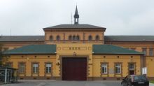 Trestanec napadl ve věznici v Plzni strážné. Tři lidé skončili v nemocnici