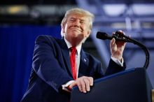 Další Trumpova rána pro Kyjev. Zvažuje zrušení klíčových sankcí