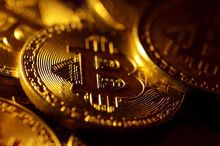 Binance zmrazila aktiva po hackerském útoku, dohledává miliardy dolarů