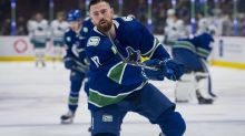 Nejlepší pas v historii hokeje? Hronek v NHL udivuje, přesto se valí i kritika