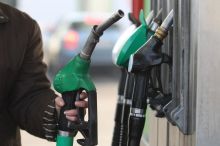 Cenové stropy o víkendu klesnou. Nafta i benzin mírně zlevní