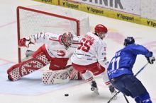 16. kolo ELH: Vedoucí Třinec prohrál, Pardubice přerušily sérii proher